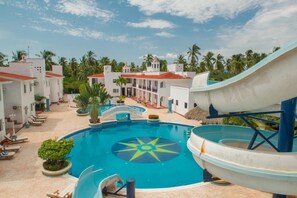 2 outdoor pools - Hotel Villa Azul (Barra de Navidad)