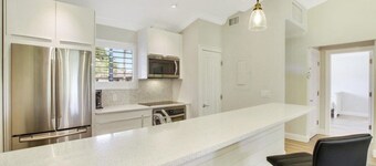 beautiful newly renovated golf front cottage, located inside the PGA National<br><br>