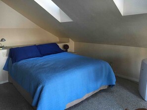 3 bedrooms, desk, travel crib, free WiFi