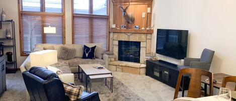 Smart-TV, Kamin, DVD-Player