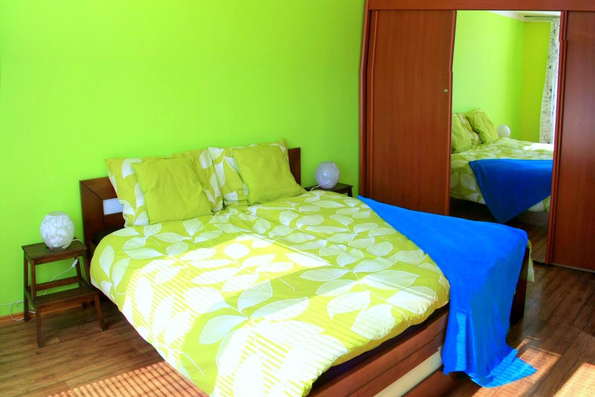 Appartement Deluxe, balcon | Rideaux d’obscurcissement, fer et planche à repasser