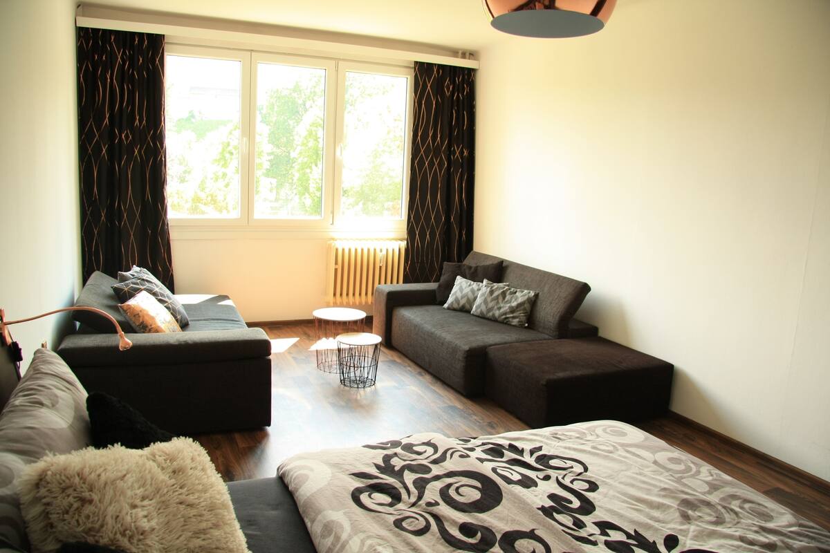 Comfort Apartment | 1 bedroom, blackout drapes, iron/ironing board, free cribs/infant beds