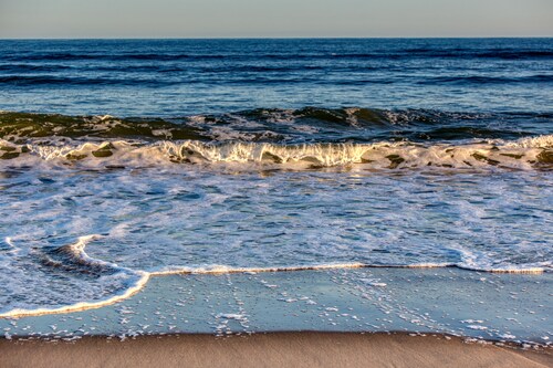 Charming oceanfront cottage w/enclosed porches, steps to the water Dogs OK
