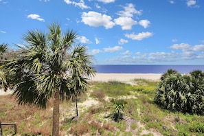 På stranden