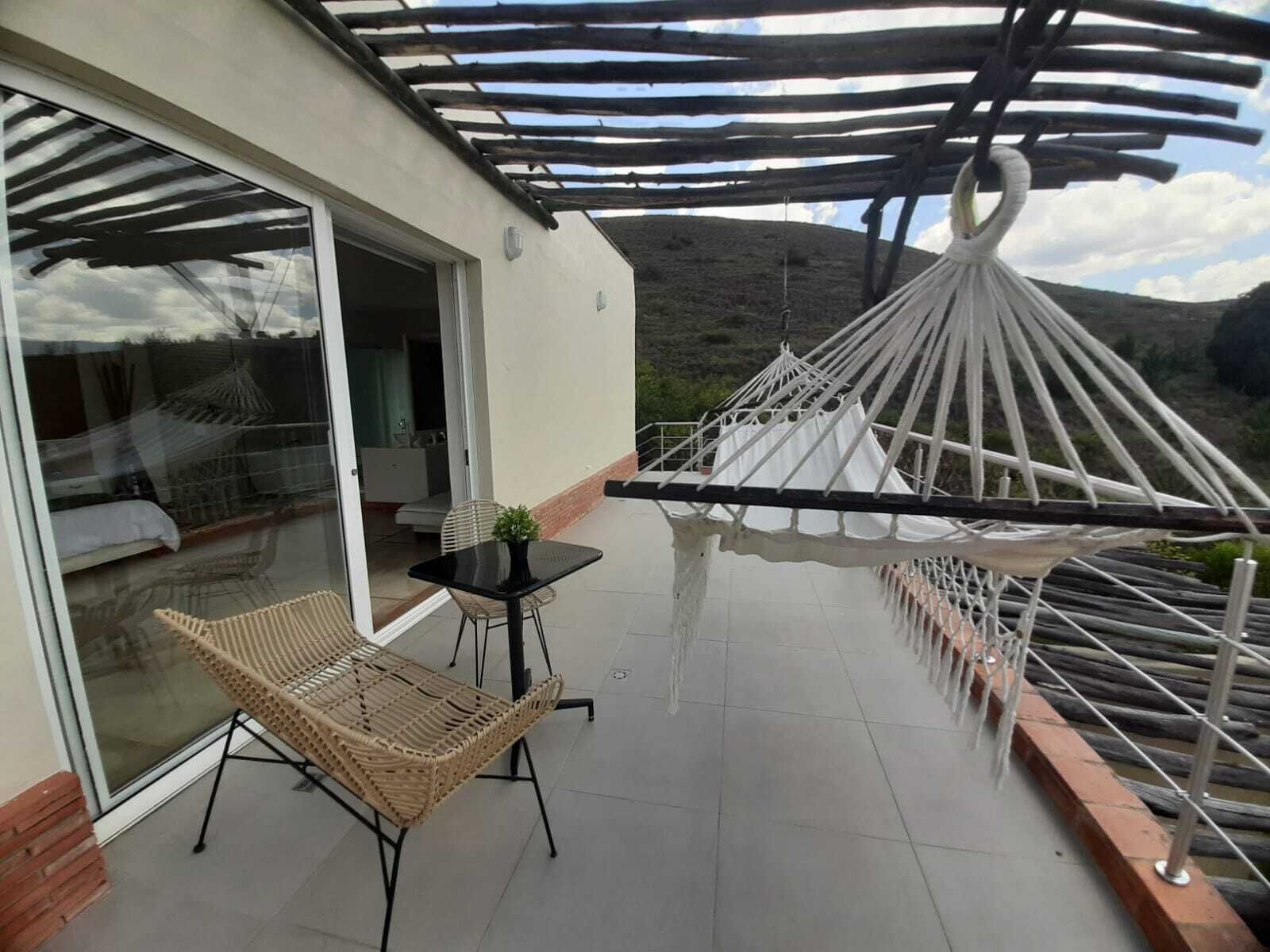 Ropa de cama de alta calidad y minibar 