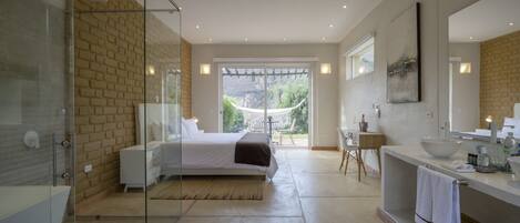 Hochwertige Bettwaren, Minibar, laptopgeeigneter Arbeitsplatz