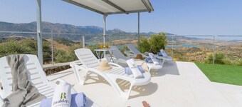 Jacaranda del Gastor by Ruralidays