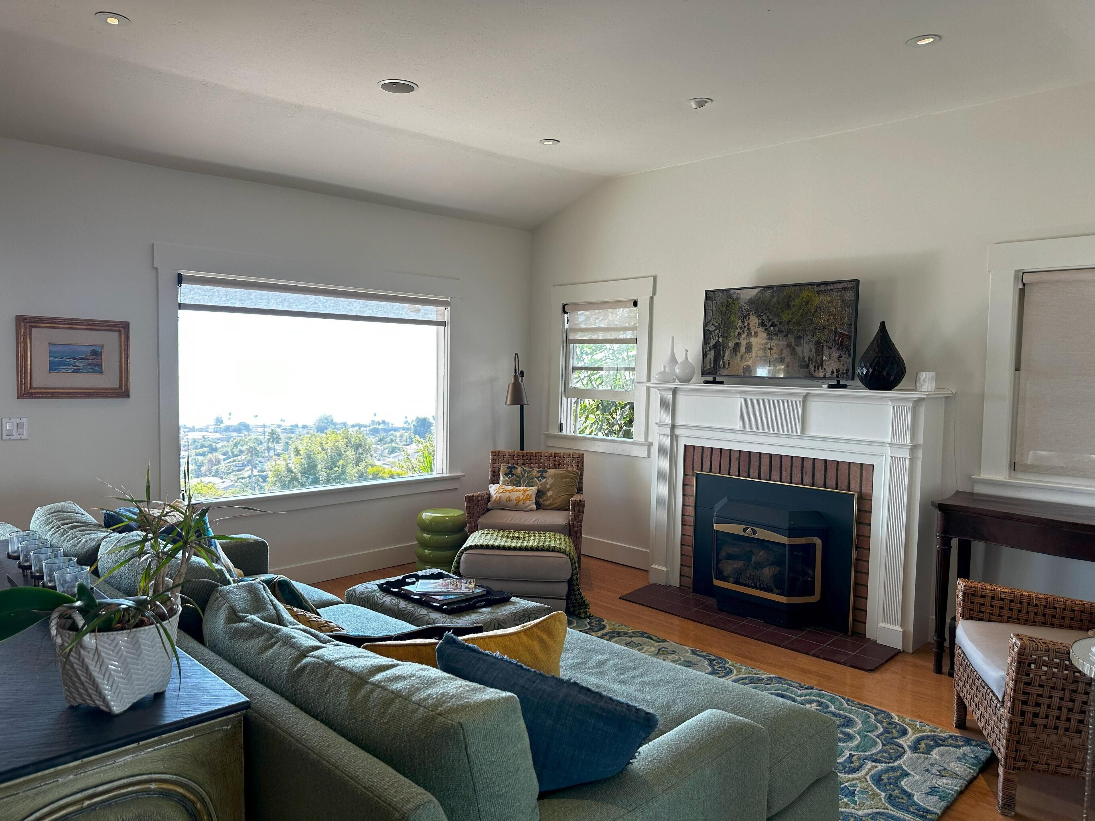 Now Booking Fall/winter- Charming Beach View Cottage - Irvine, CA