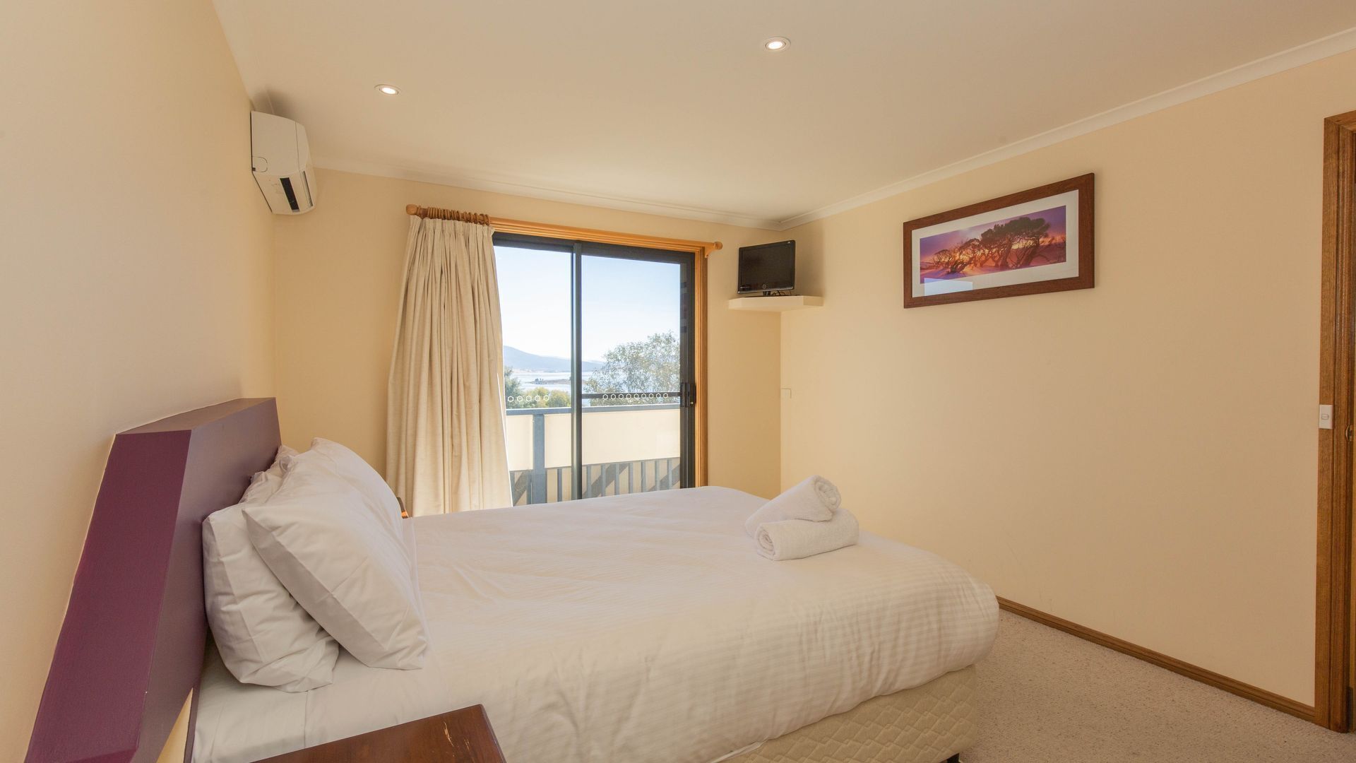 Lakehaus - 2/11 Rainbow Drive — image 8