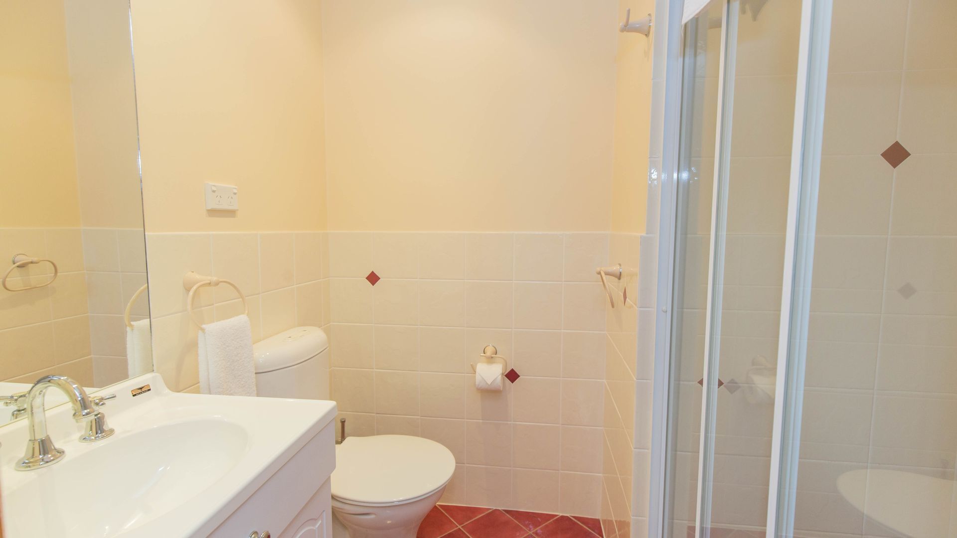 Lakehaus - 2/11 Rainbow Drive — image 12