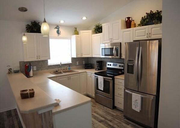 House, Multiple Beds, Balcony, Ocean View | Private kitchen