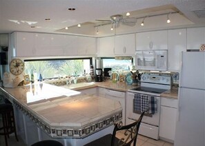 公寓客房, 多張床, 露台, 海景 | 私人廚房 | 雪櫃、微波爐、爐具、洗碗機