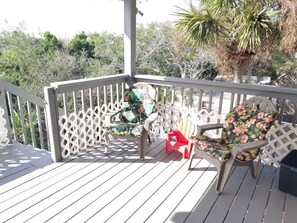 Talo, useita sänkyjä, parveke, näköala puutarhaan | Näkymä parvekkeelta