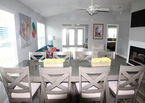 独立别墅, 多张床, 私人游泳池, 泳池景观 | 私人厨房 | 冰箱、微波炉、炉灶、洗碗机