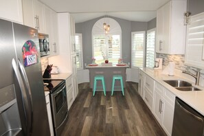 独立别墅, 多张床, 私人游泳池, 泳池景观 | 私人厨房 | 冰箱、微波炉、炉灶、洗碗机