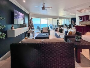 Smart TV, Netflix, streaming services