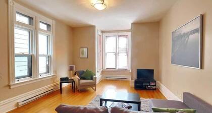 Valoisa ja ilmava keskusta-asunto Hull / Ottawassa