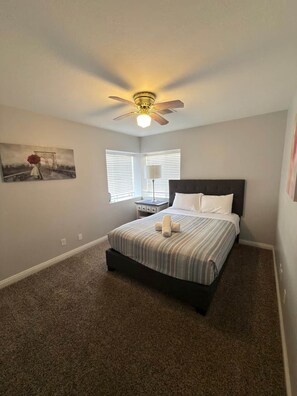 4 bedrooms, iron/ironing board, WiFi - Affordable VILLA ROSA close to Vegas Blvd. (Las Vegas)