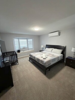 4 bedrooms, iron/ironing board, WiFi