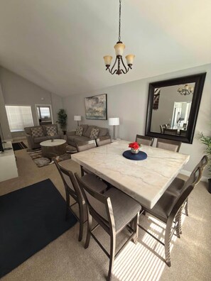 Dining - Affordable VILLA ROSA close to Vegas Blvd. (Las Vegas)