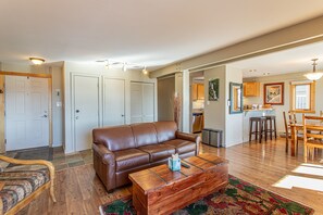 Flat-screen TV, fireplace