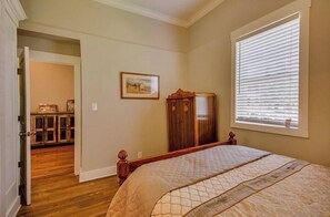 3 bedrooms, internet, bed sheets, wheelchair access
