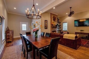 Dining - 5-Star Property at 5 Points in East Nashville (Nashville)
