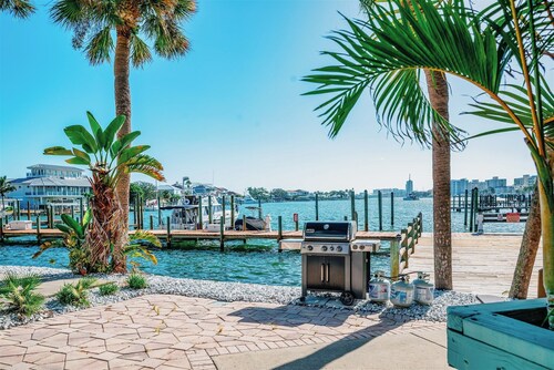 Dock Holiday--Luxury Waterfront, Great Views, Pool, Parking, Walk Everywhere!