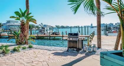Dock Holiday--Luxury Waterfront, Great Views, Pool, Parking, Walk Everywhere!