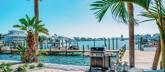 Dock Holiday--Luxury Waterfront, Great Views, Pool, Parking, Walk Everywhere!