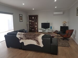 Interior - Gilligan's Kangaroo Island (Baudin Beach)