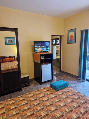 Classic-Einzelzimmer | Zimmersafe, individuell eingerichtet, Schreibtisch