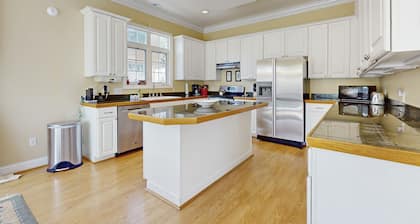 Spacious, two-story condo w/ fireplace Walking distance to the river