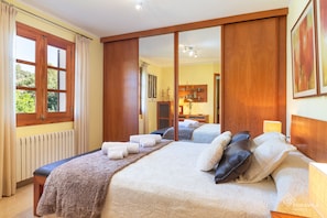 3 chambres, fer et planche Ă repasser, accĂšs Internet, draps fournis