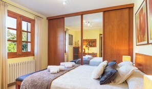 3 dormitoris, planxa i posts de planxar, Internet i roba de llit 