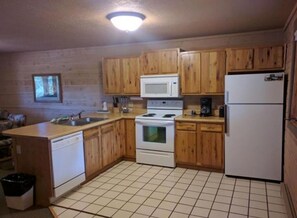 Fridge, microwave, oven, stovetop - Spend New Years Skiing and Playing in Beautiful Angel Fire, NM! (Angel Fire)