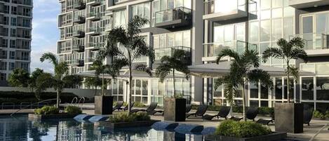 3 kolam renang outdoor