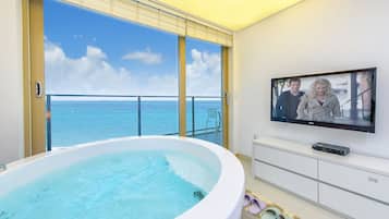 Amiga Whirlpool Spa Room | Jetted tub