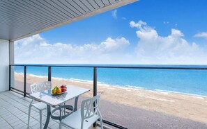Amiga Whirlpool Spa Room | Balcony - Amiga Amigo Pension (Goseong)