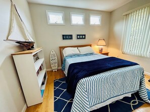 5 bedrooms, iron/ironing board, WiFi, bed sheets