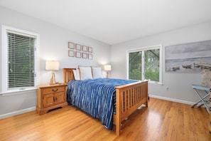 5 bedrooms, iron/ironing board, WiFi, bed sheets