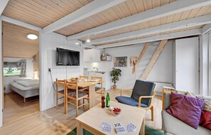 TV - 3 bedroom pet friendly home in Hemmet (Hemmet)