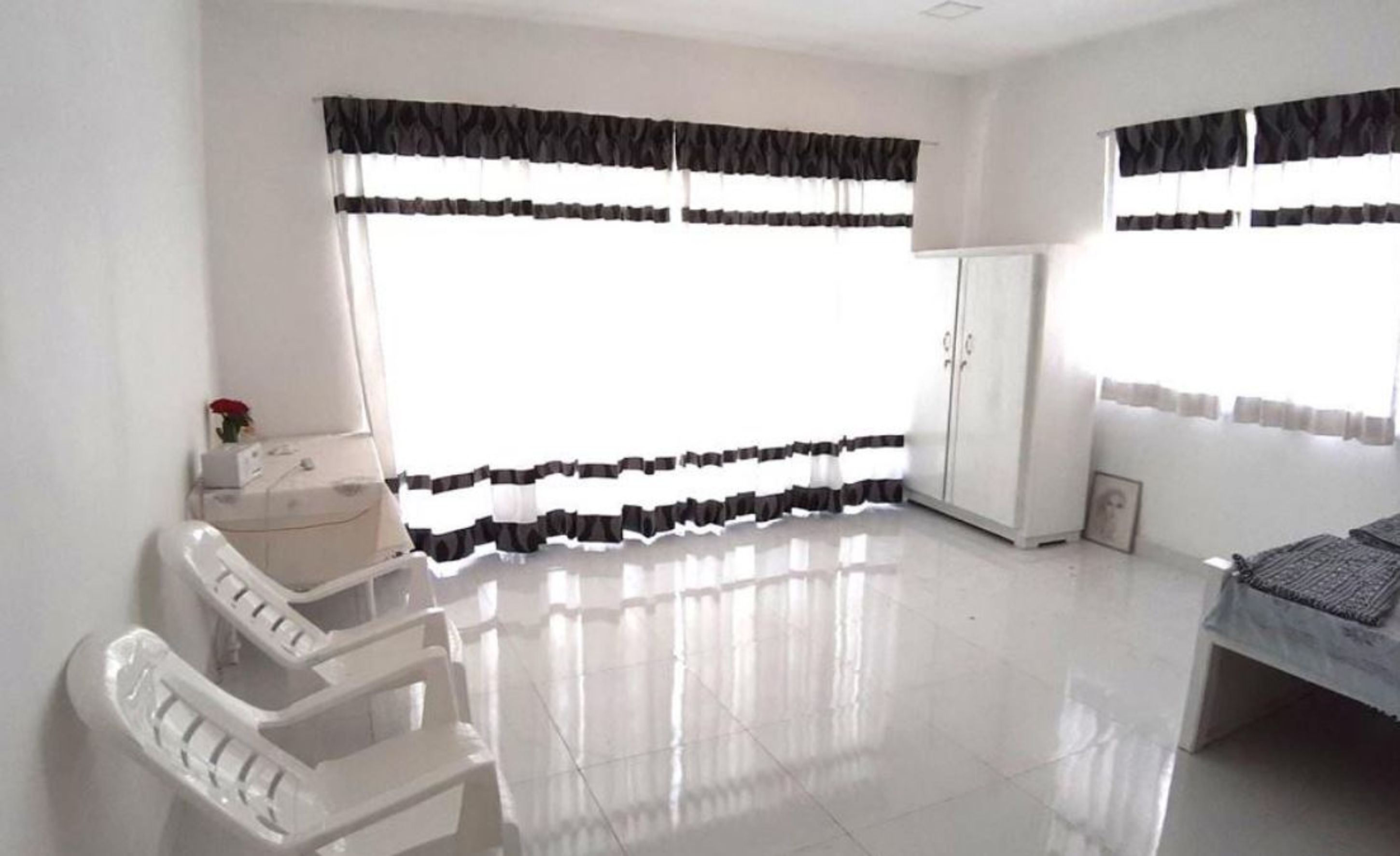 2 bedrooms, individually decorated, individually furnished, desk