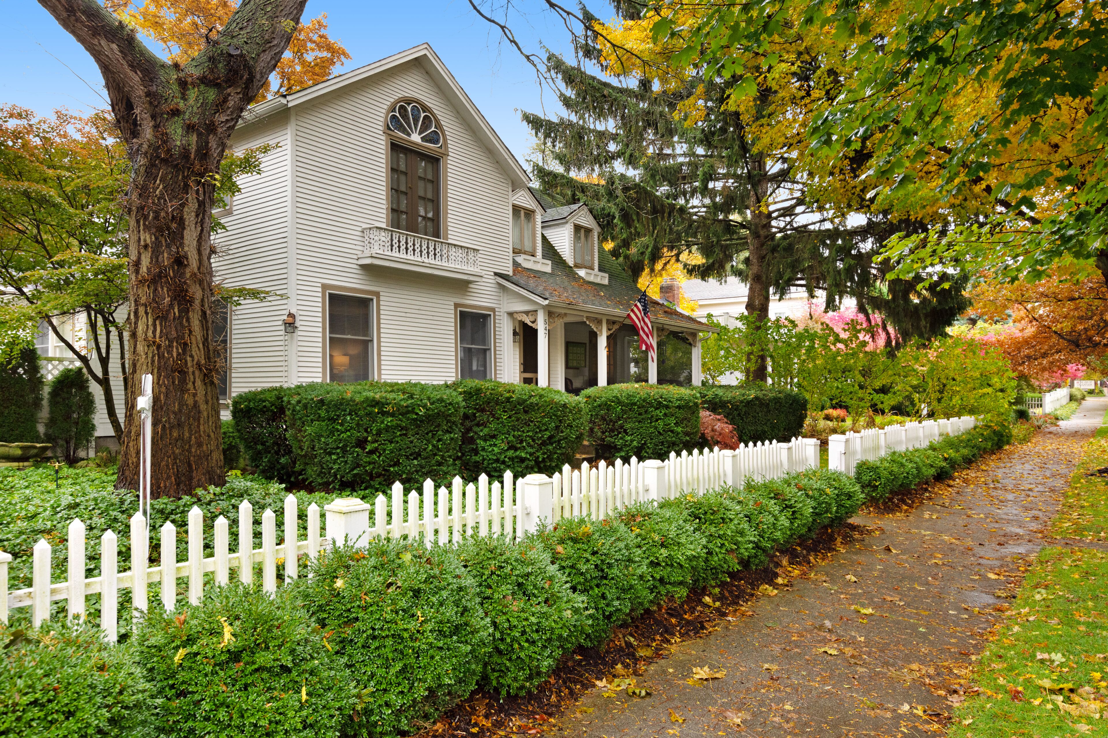 Quaint, dog-friendly home with full kitchen in the heart of active Butler Street