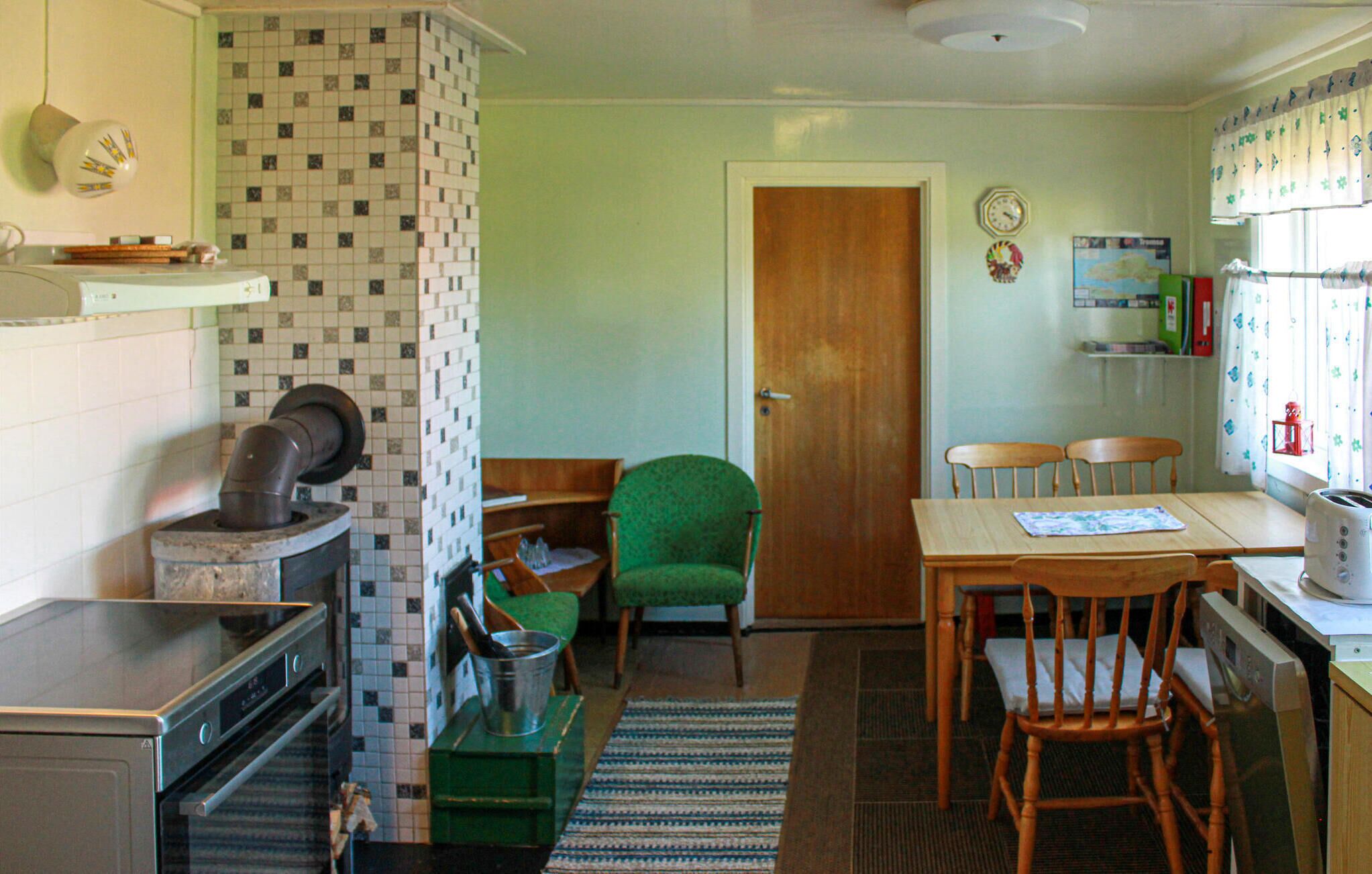 Réfrigérateur, micro-ondes, plaque de cuisson, lave-vaisselle
