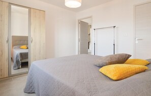 1 chambre, lit parapluie, Wi-Fi gratuit, draps fournis
