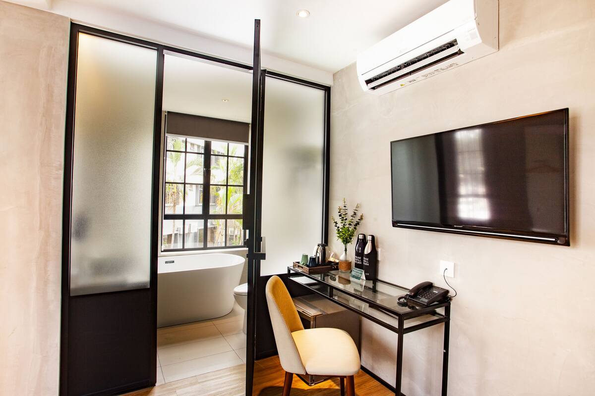 grand suite | 1 bedroom, pillow-top beds, individually decorated