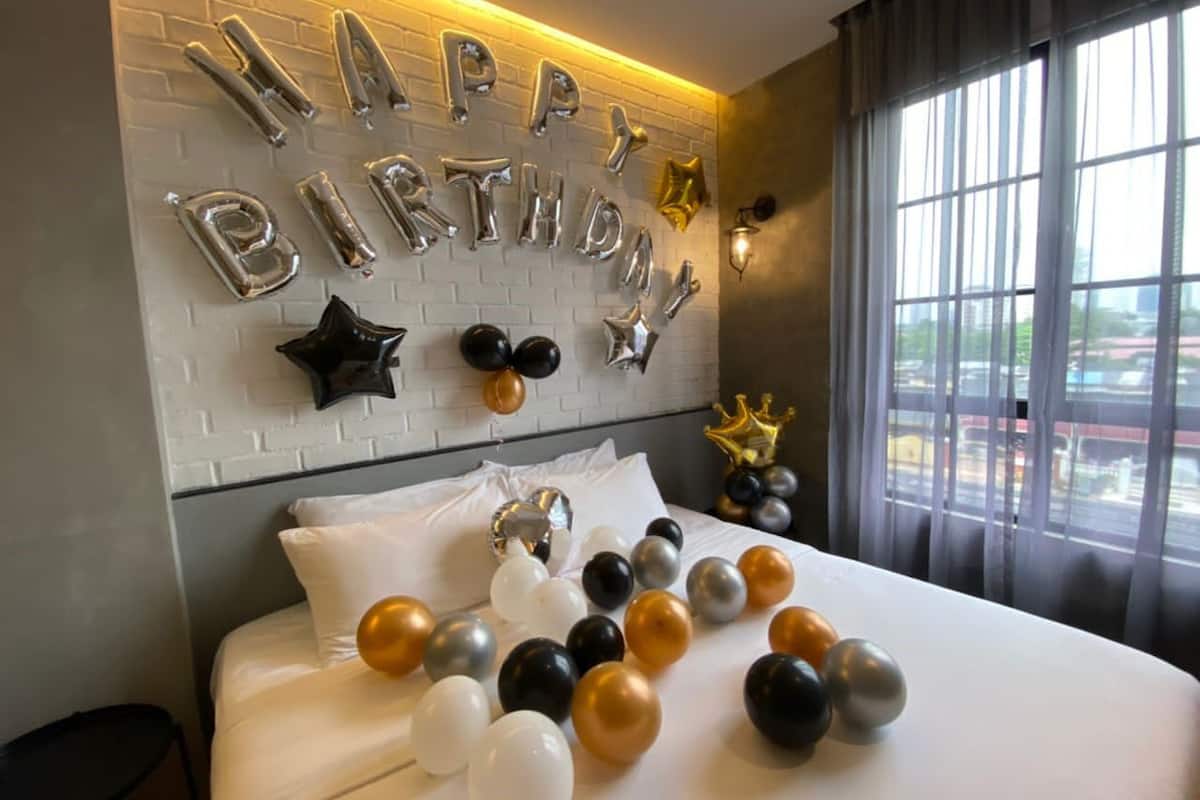 1 bedroom, pillow-top beds, individually decorated