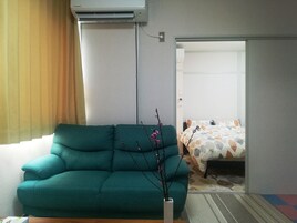 43-英寸纯平电视（配备有线频道）、电视、加热地板