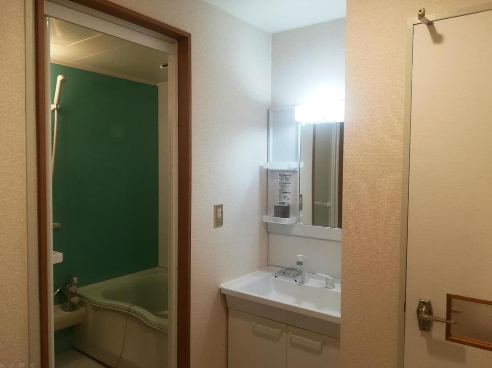 Separate tub and shower, free toiletries, hair dryer, slippers